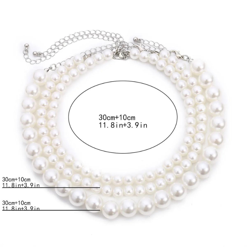 Multilayered pearl necklace