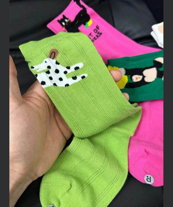 Unisex Mid Calf Socks Cartoon Design Breathable 4