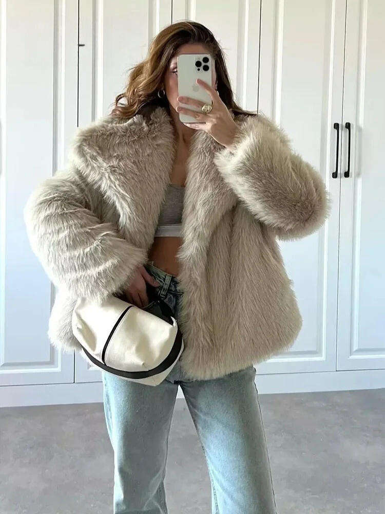 Warm plush fur coat for ladies