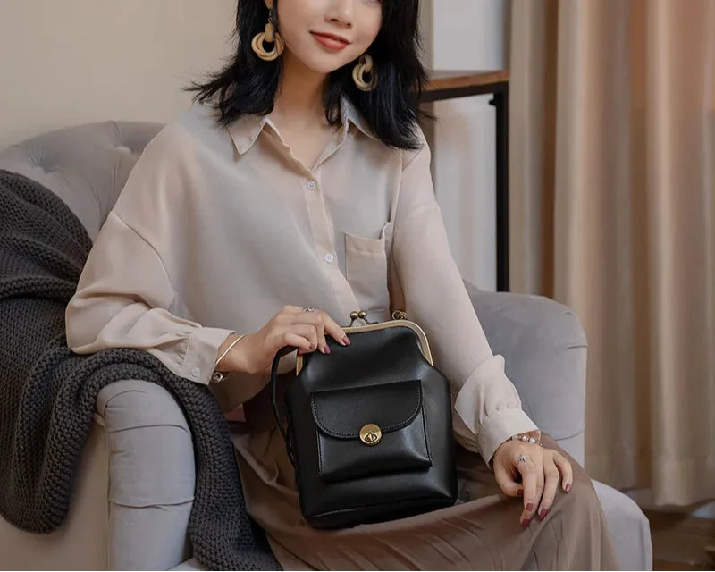 Women's Crossbody Bag Elegant Luxury With Refined Buckle