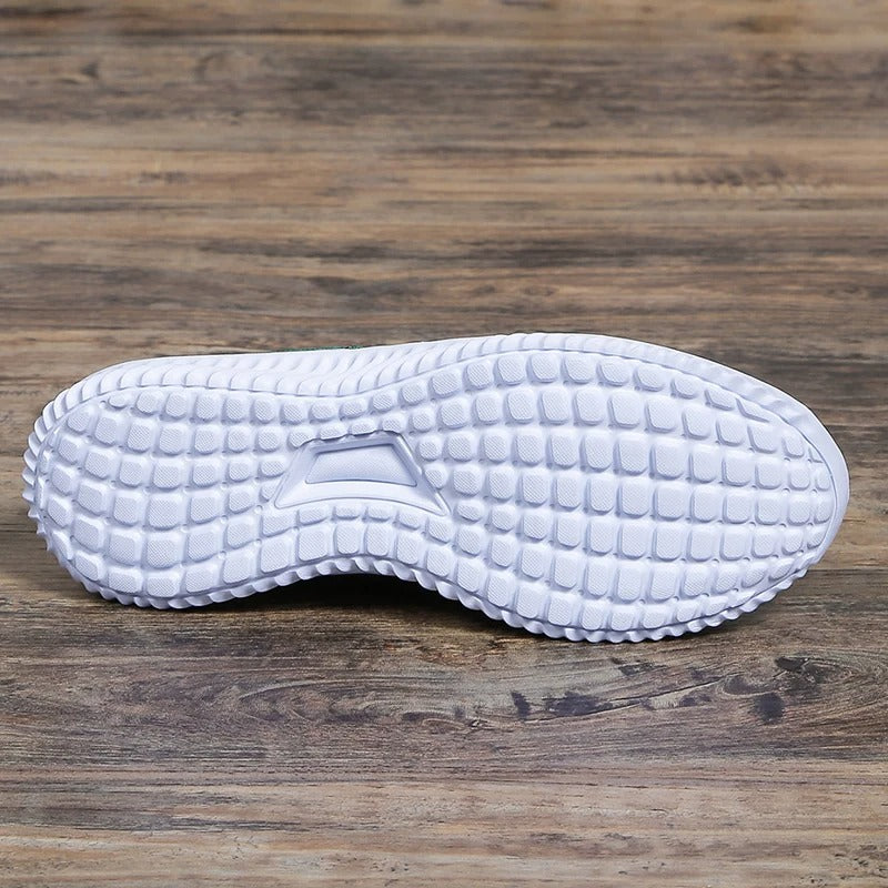 Women's breathable knitted trainers