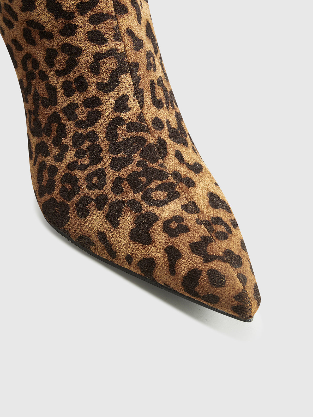Women's knee-high boots with leopard print and pointed toe
