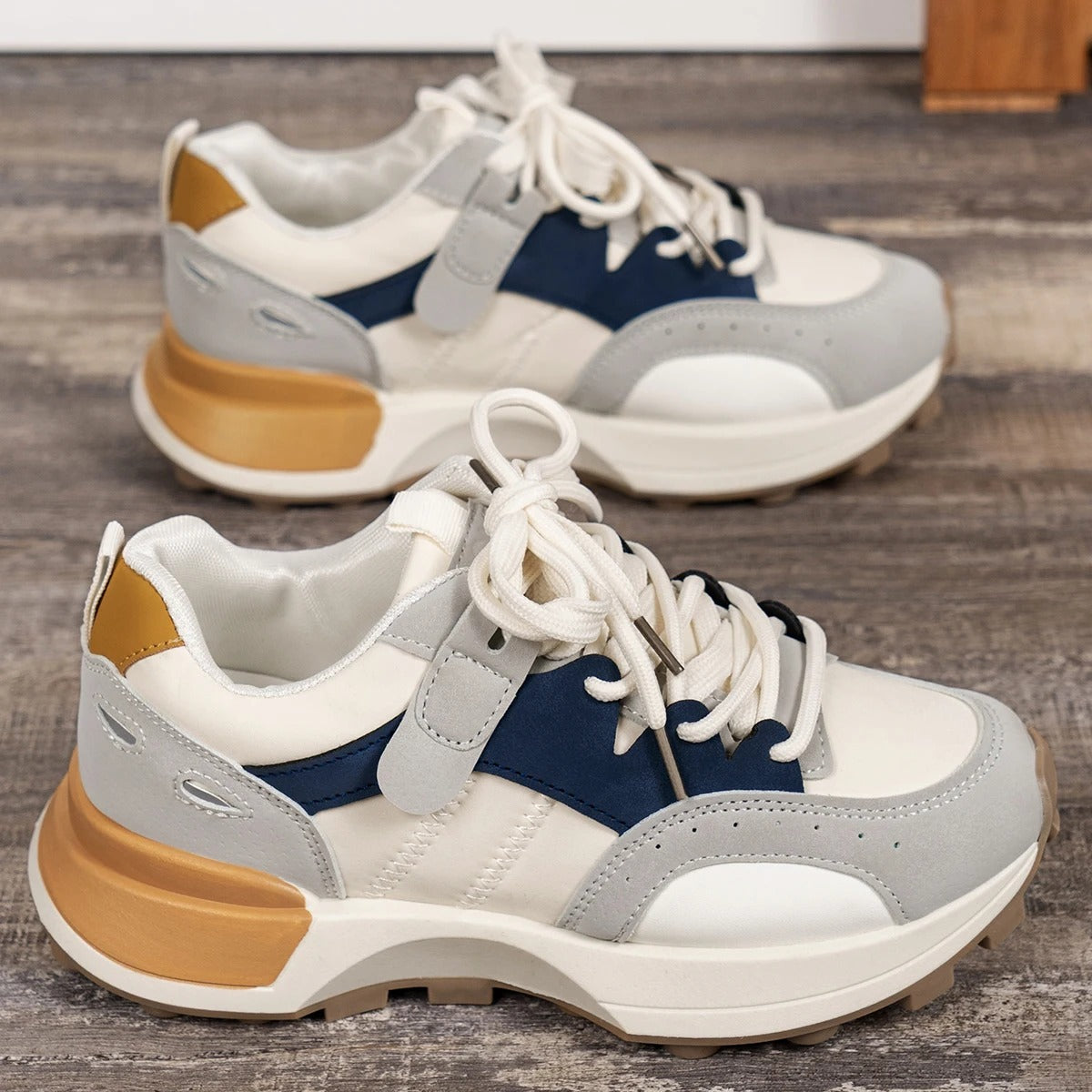 Women's thick-soled trainers