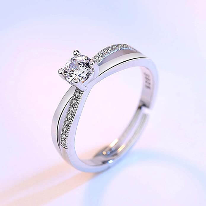 Adjustable engagement ring