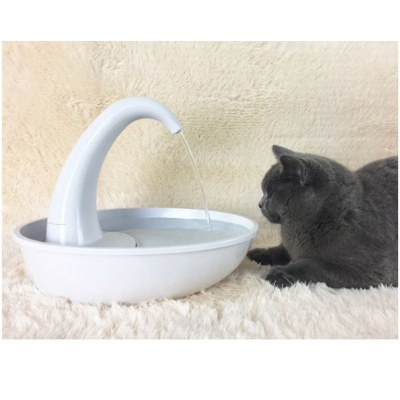 Automatic drinking fountain for cats