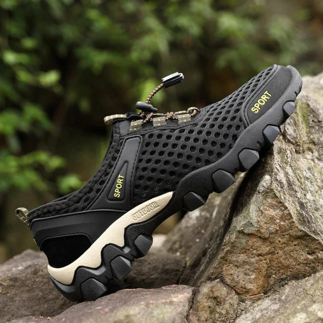 Breathable hiking boots for men