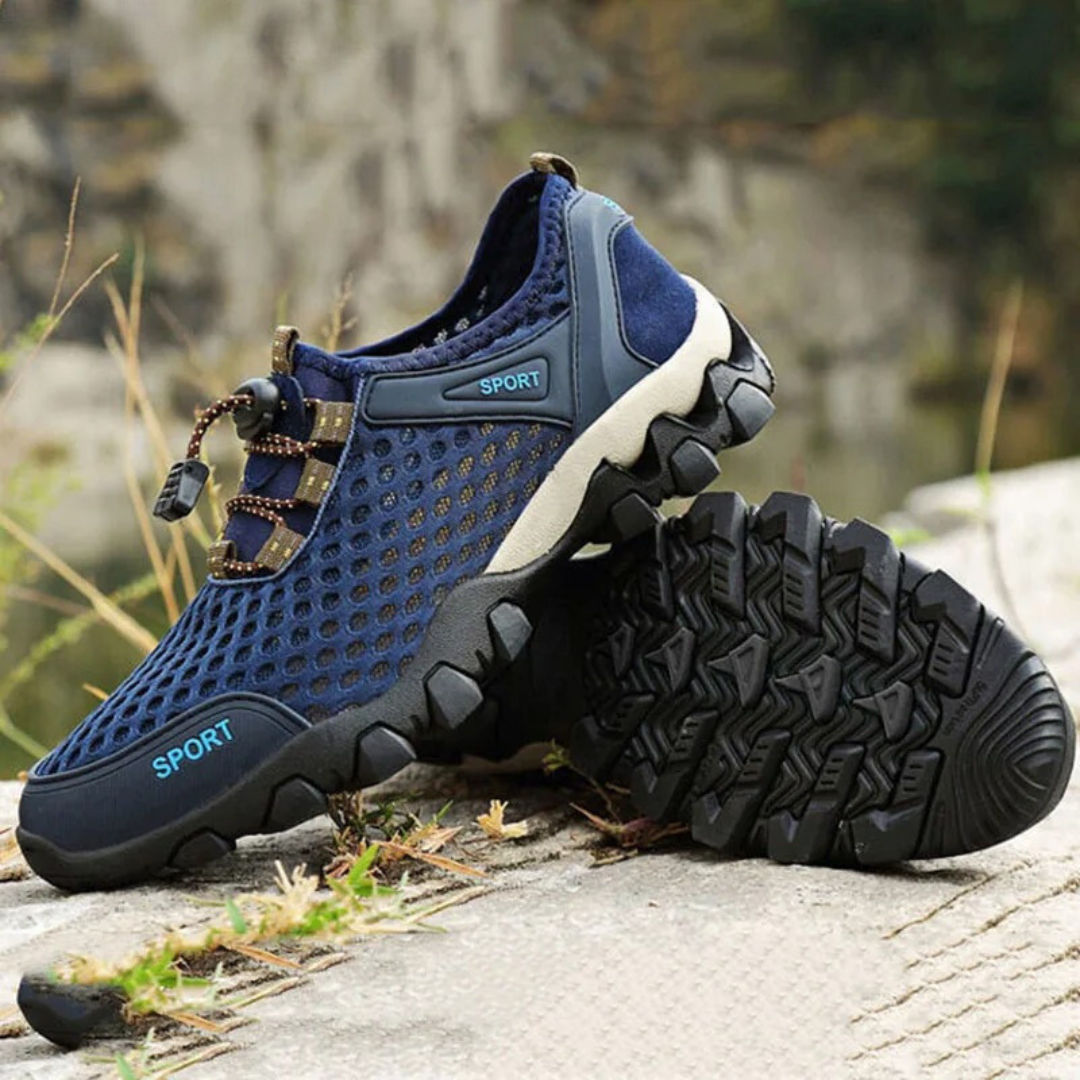 Breathable hiking boots for men