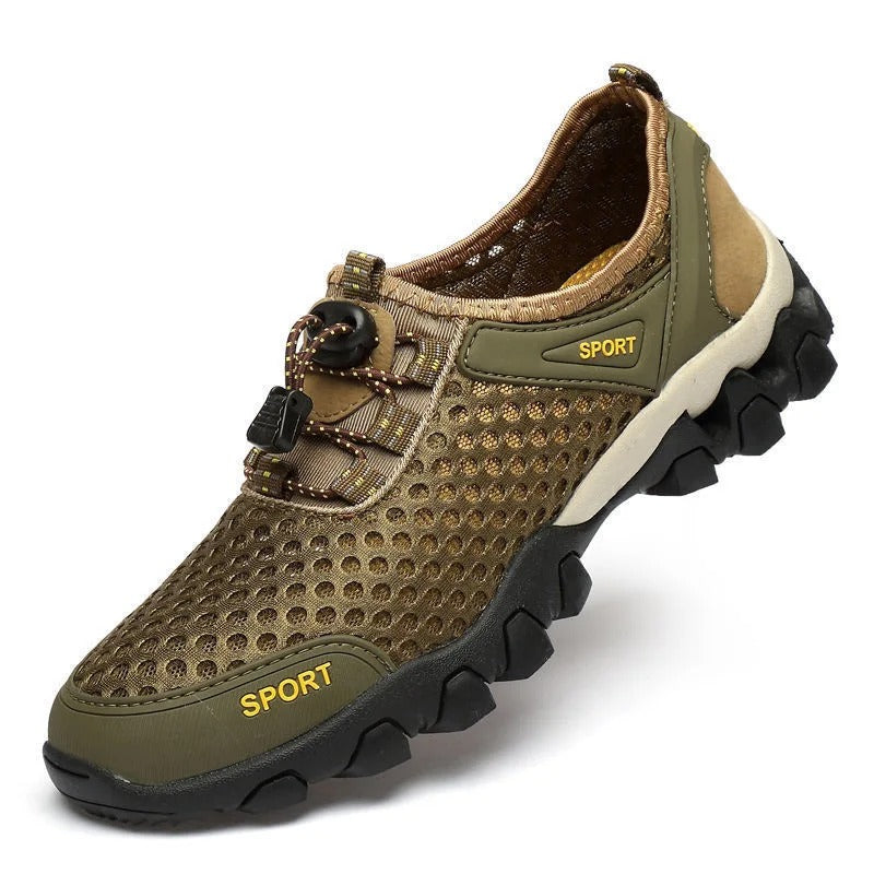 Breathable hiking boots for men
