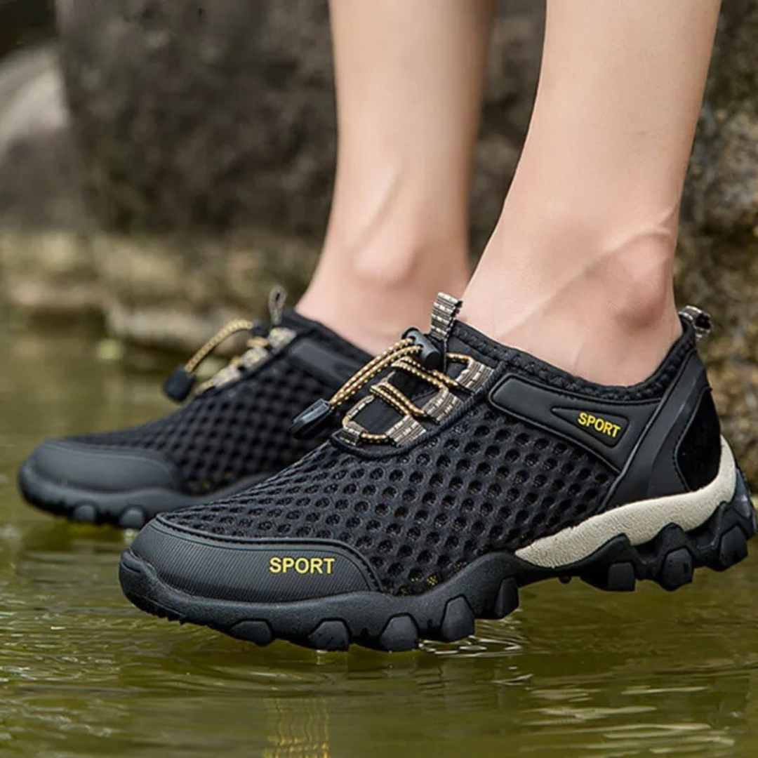 Breathable hiking boots for men
