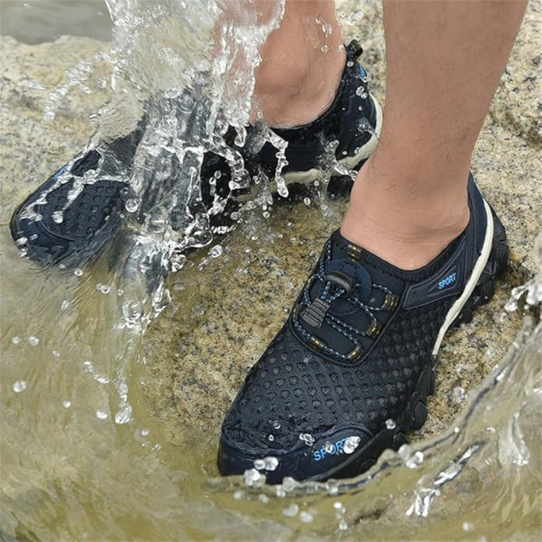 Breathable hiking boots for men