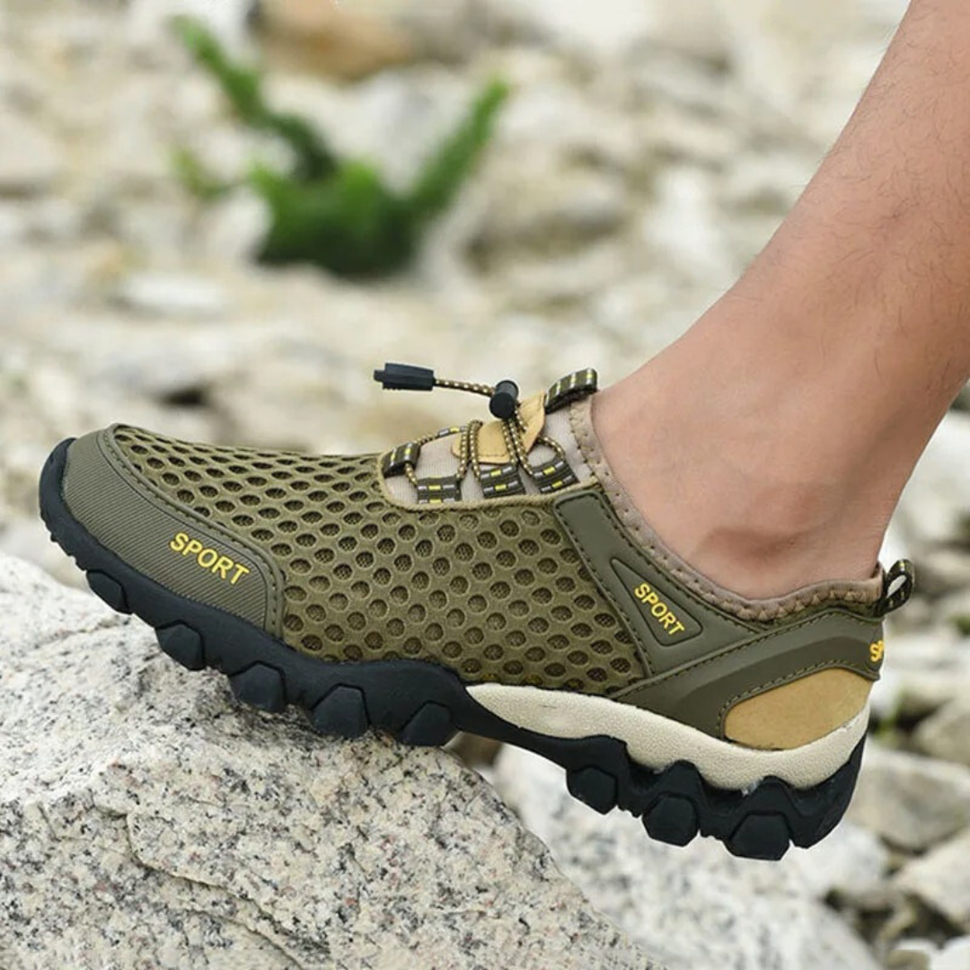 Breathable hiking boots for men