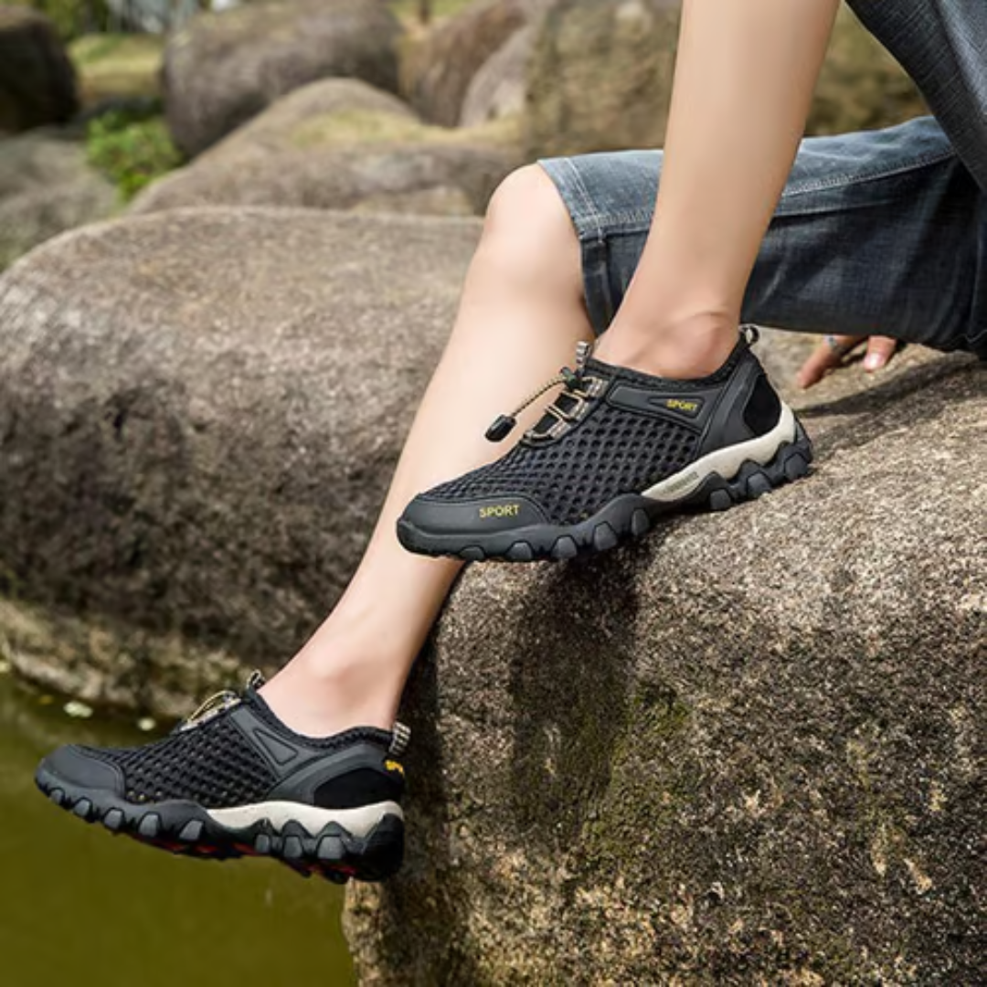 Breathable hiking boots for men
