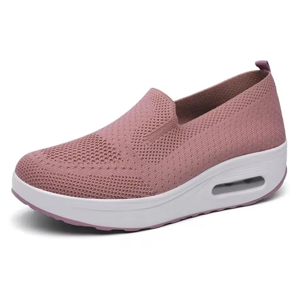 Breathable running shoes for women