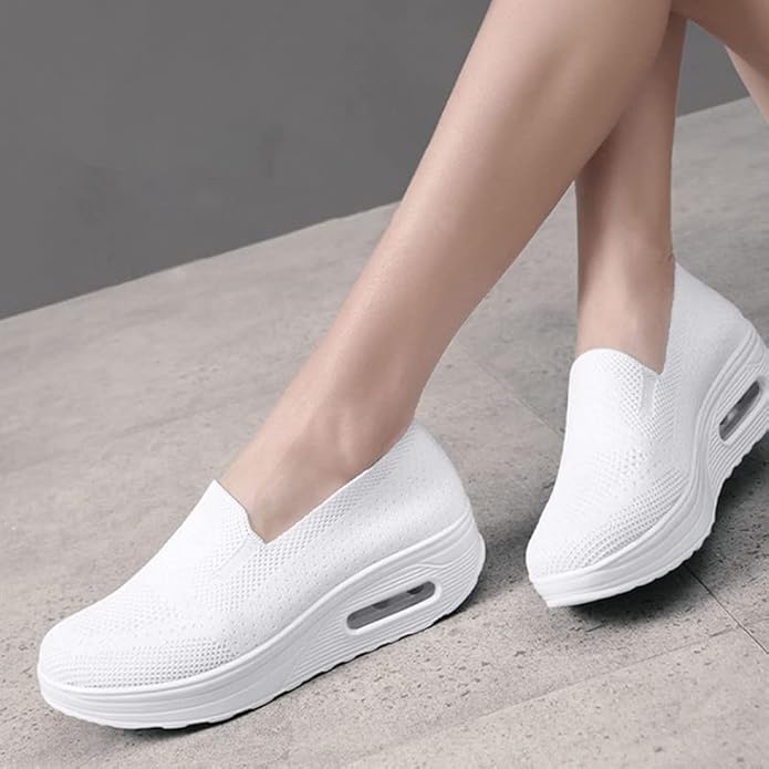 Breathable running shoes for women