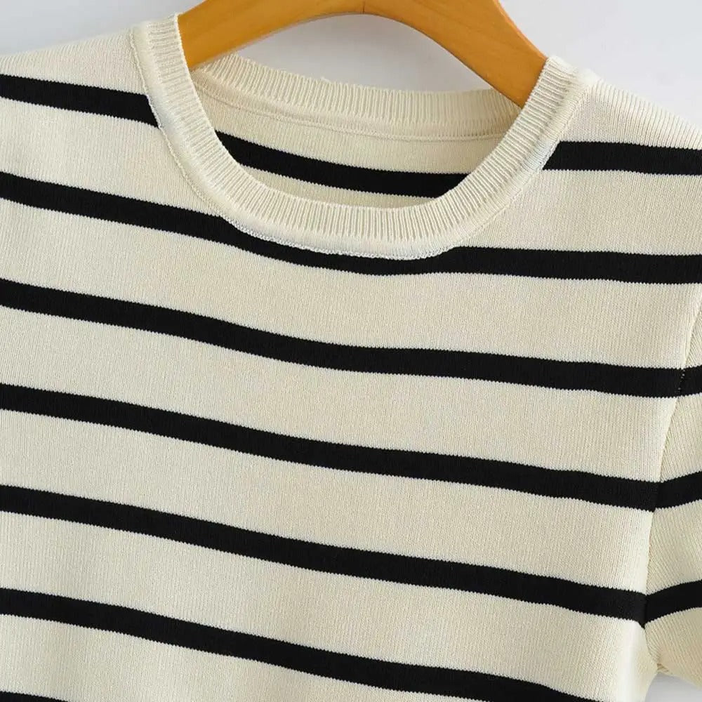 Cropped knitted ladies' jumper
