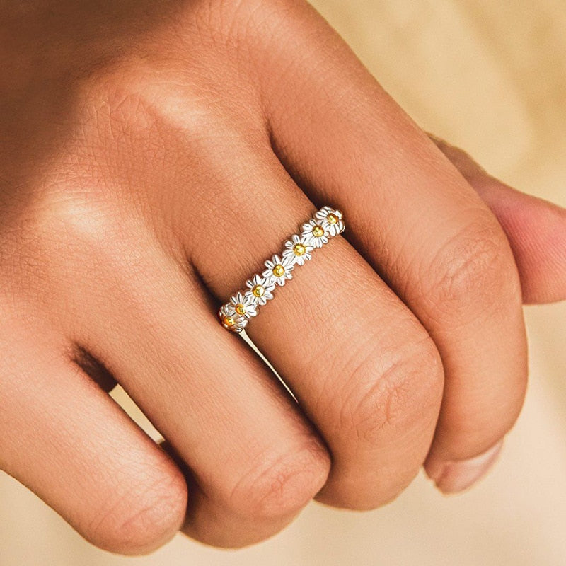 Daisy Plum Ring