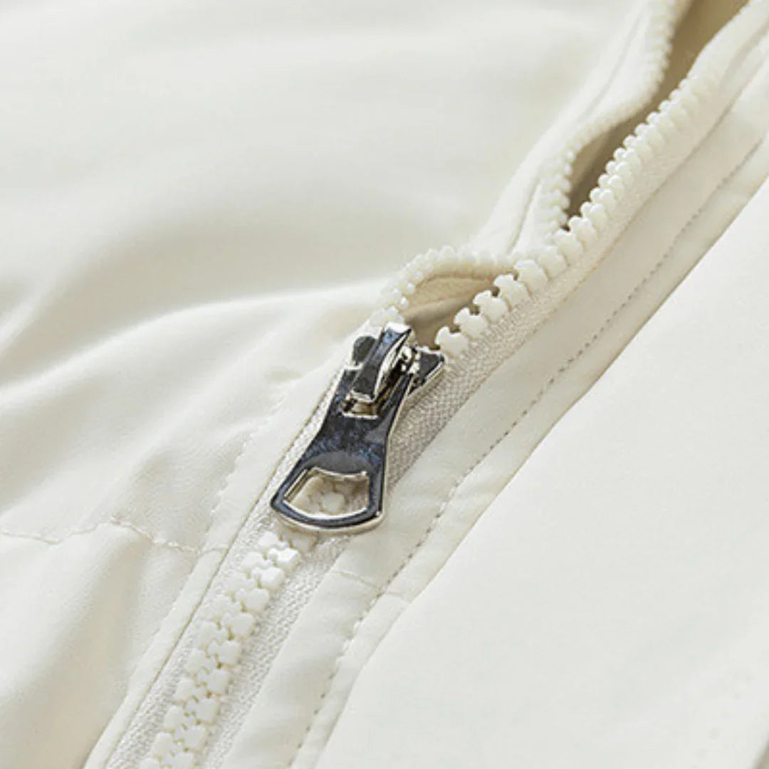 Women's hooded puffer jacket with insulation