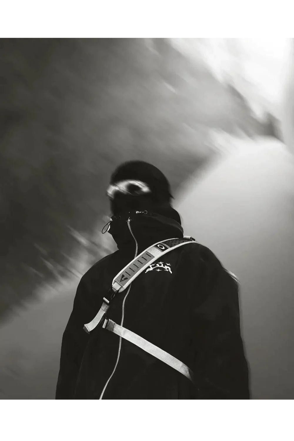 Women's Windbreaker Lightweight Casual With Hood and Practical Pockets