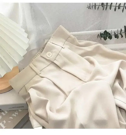 Elasticated women's high-waisted trousers