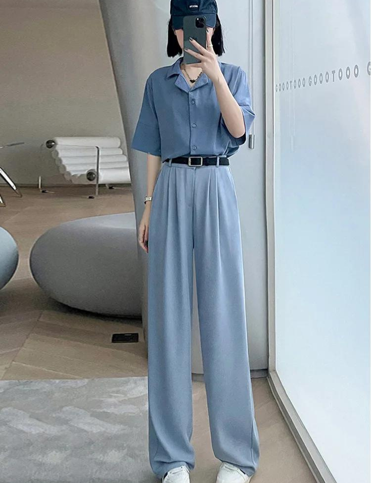 Elasticated women's high-waisted trousers