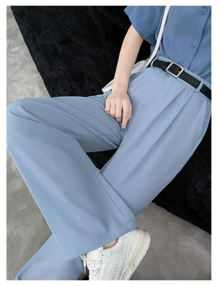 Elasticated women's high-waisted trousers