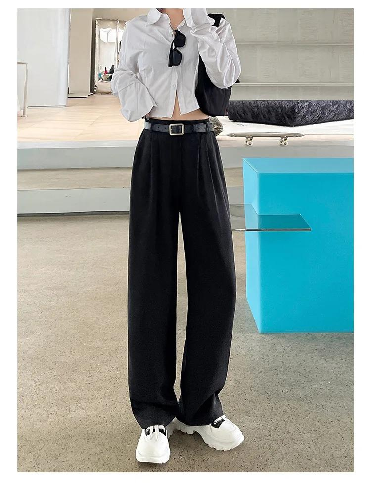 Elasticated women's high-waisted trousers