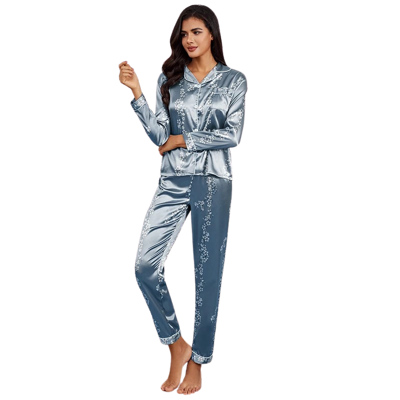 Elegant women's long-sleeved pyjamas