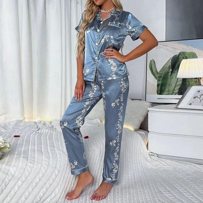 Elegant women's long-sleeved pyjamas
