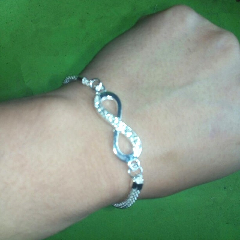 Infinity bracelet - The piece of jewellery for endless love