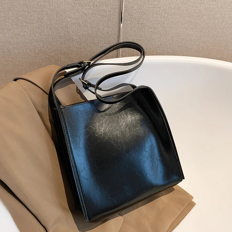 Ladies Shoulder Bag Modern Glossy Synthetic Leather Casual Accessory