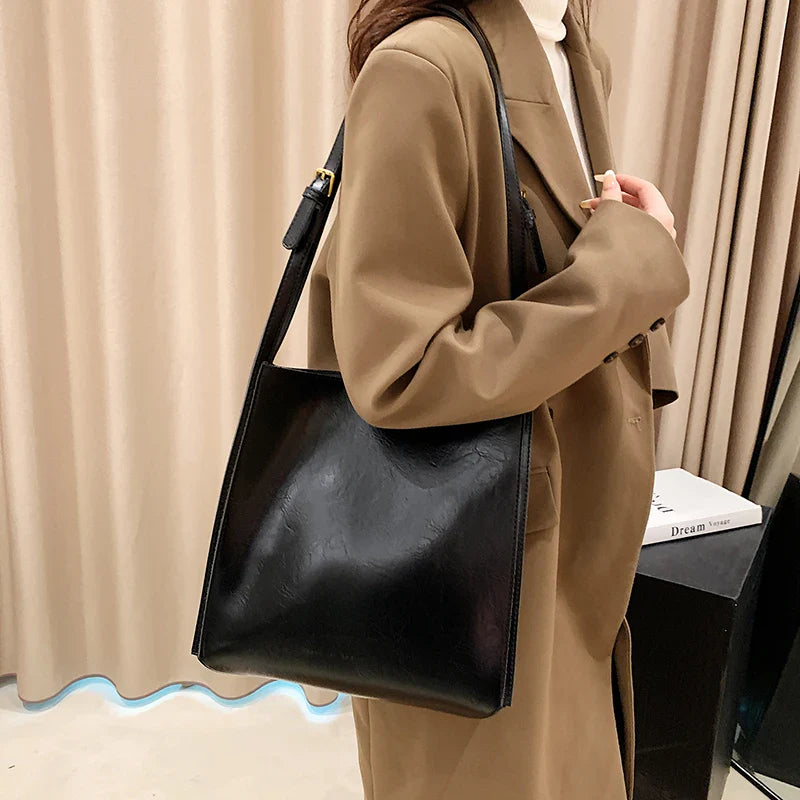Ladies Shoulder Bag Modern Glossy Synthetic Leather Casual Accessory
