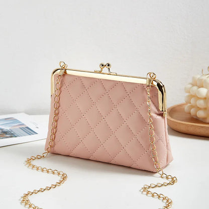 Ladies Shoulder Bag With Chain Closure Modern Synthetic Leather