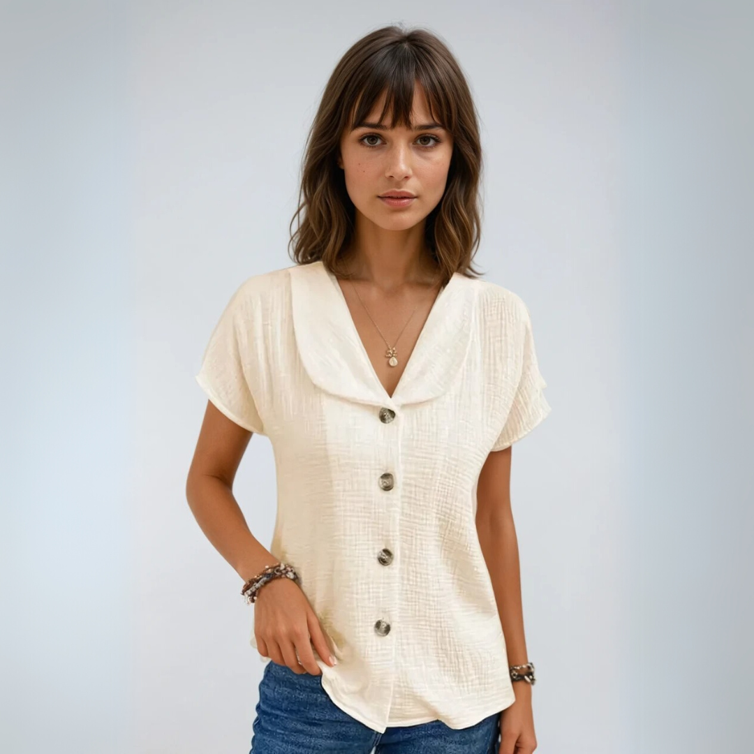 Ladies blouse with collar and buttons