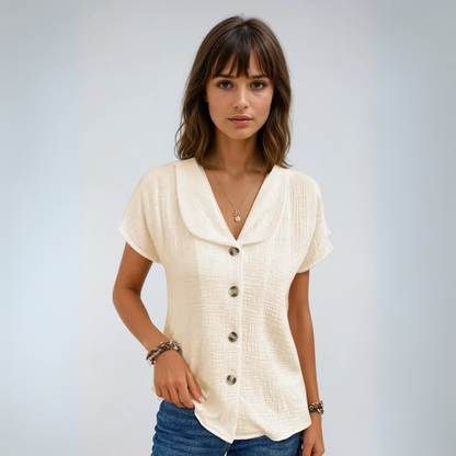 Ladies blouse with collar and buttons