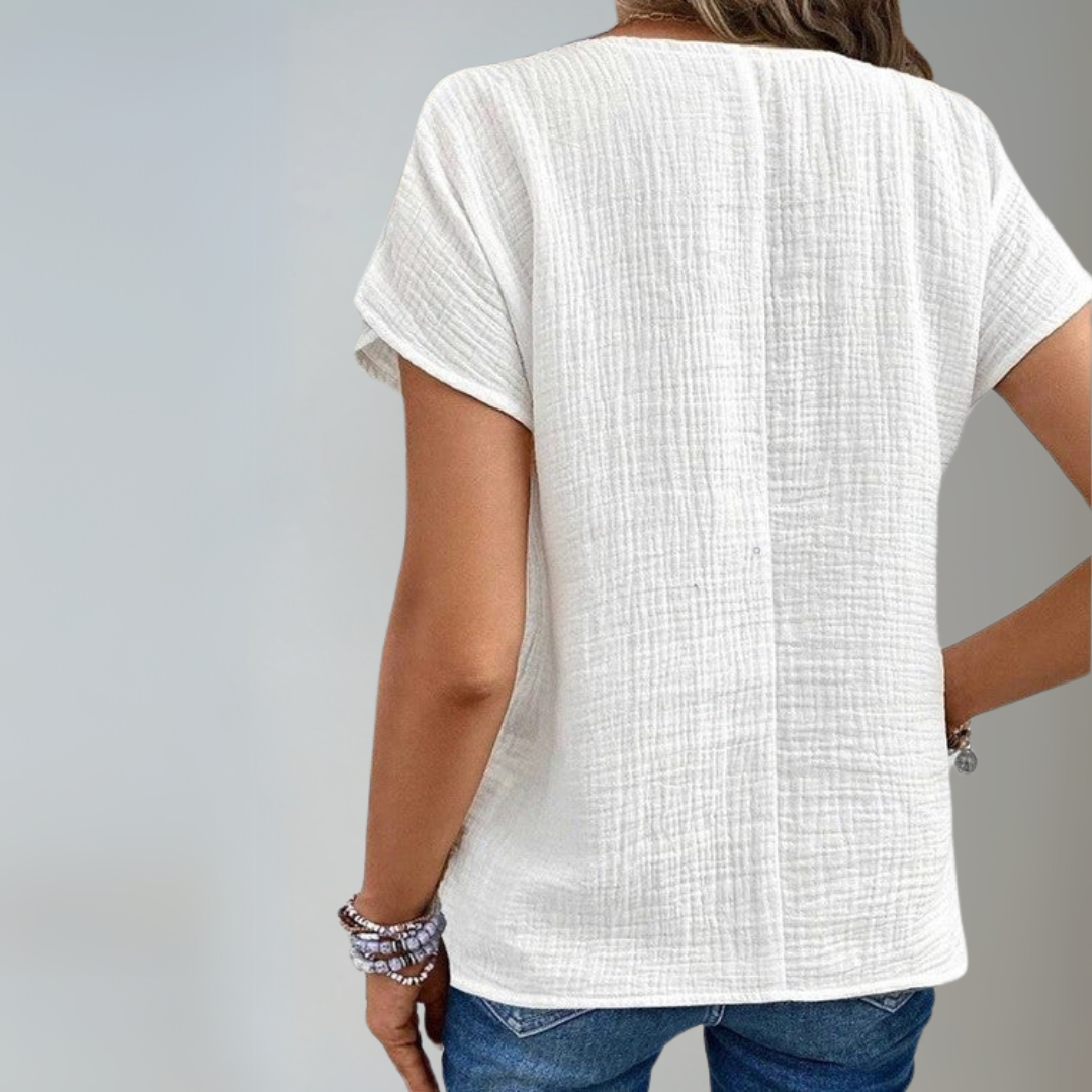 Ladies blouse with collar and buttons