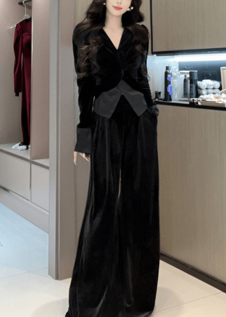 Ladies two-piece set with V-neck and wide legs