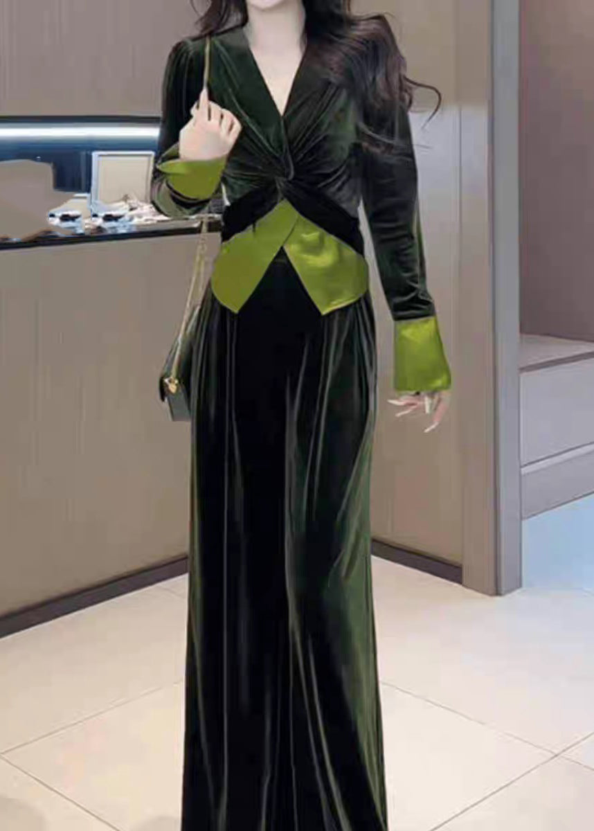 Ladies two-piece set with V-neck and wide legs