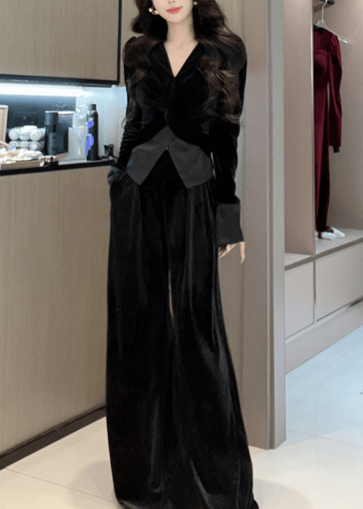 Ladies two-piece set with V-neck and wide legs