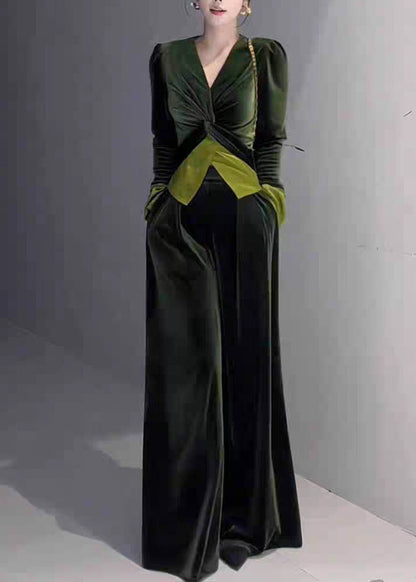 Ladies two-piece set with V-neck and wide legs