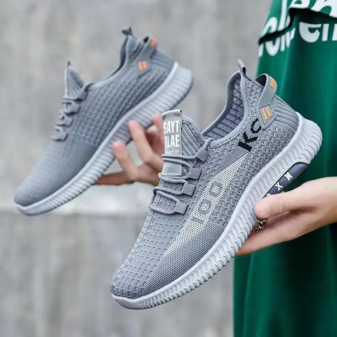 Lightweight men's sports shoes