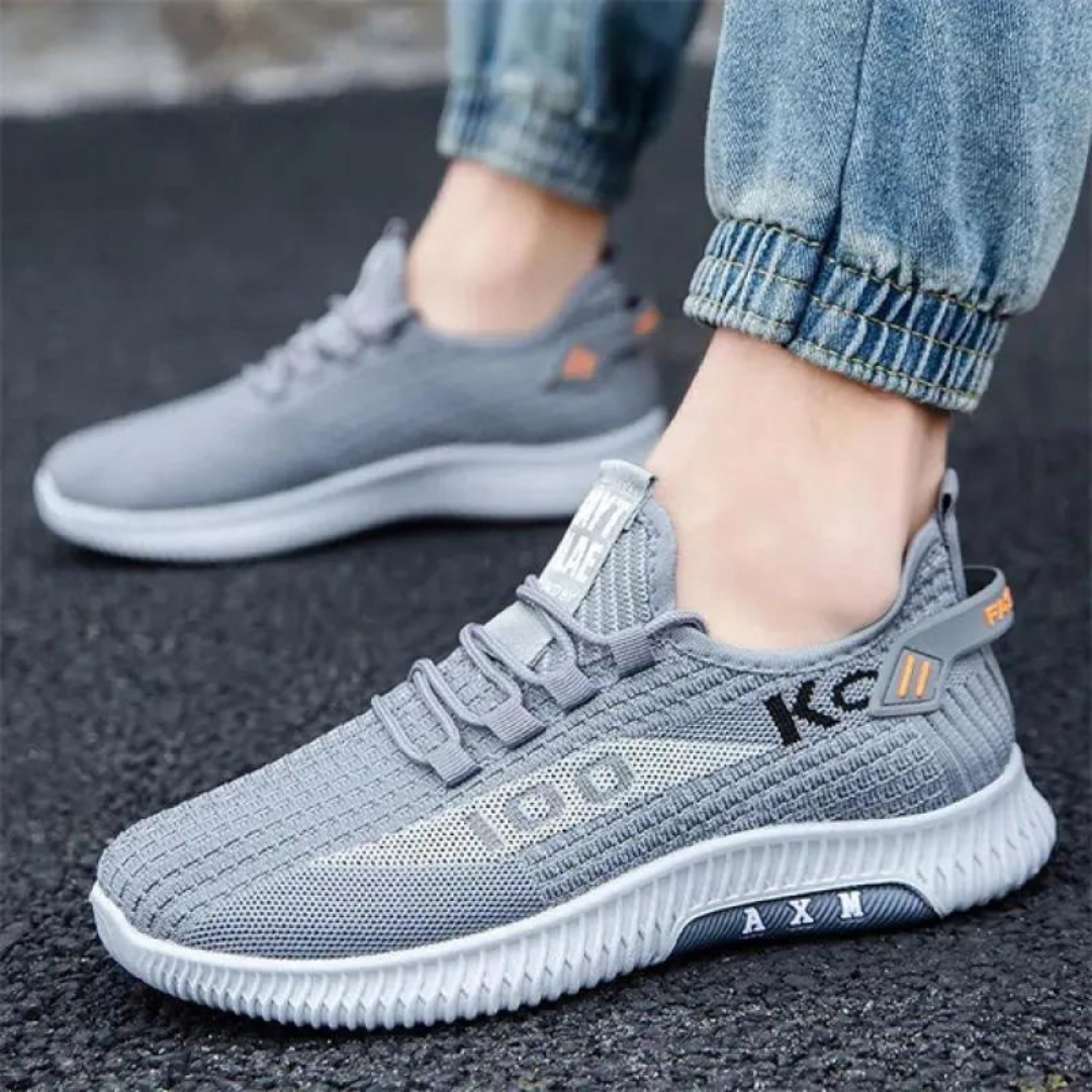 Lightweight men's sports shoes