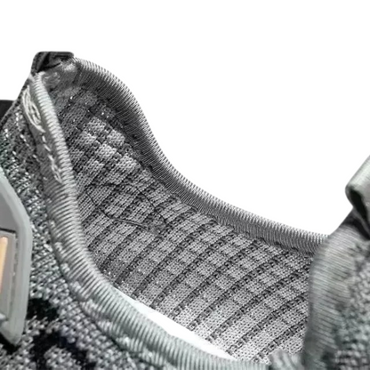 Lightweight men's sports shoes