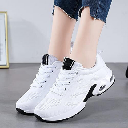 Lightweight outdoor shoes for women
