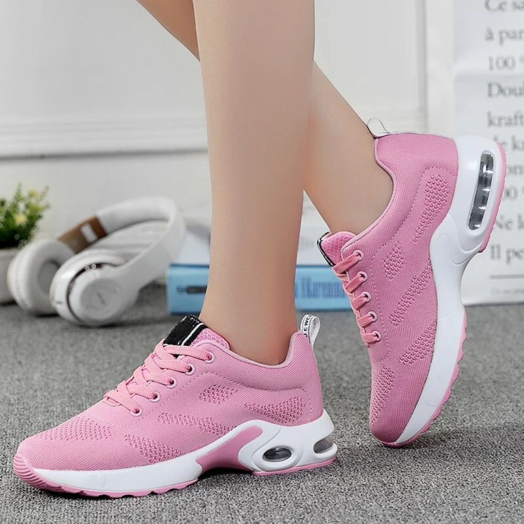 Lightweight outdoor shoes for women
