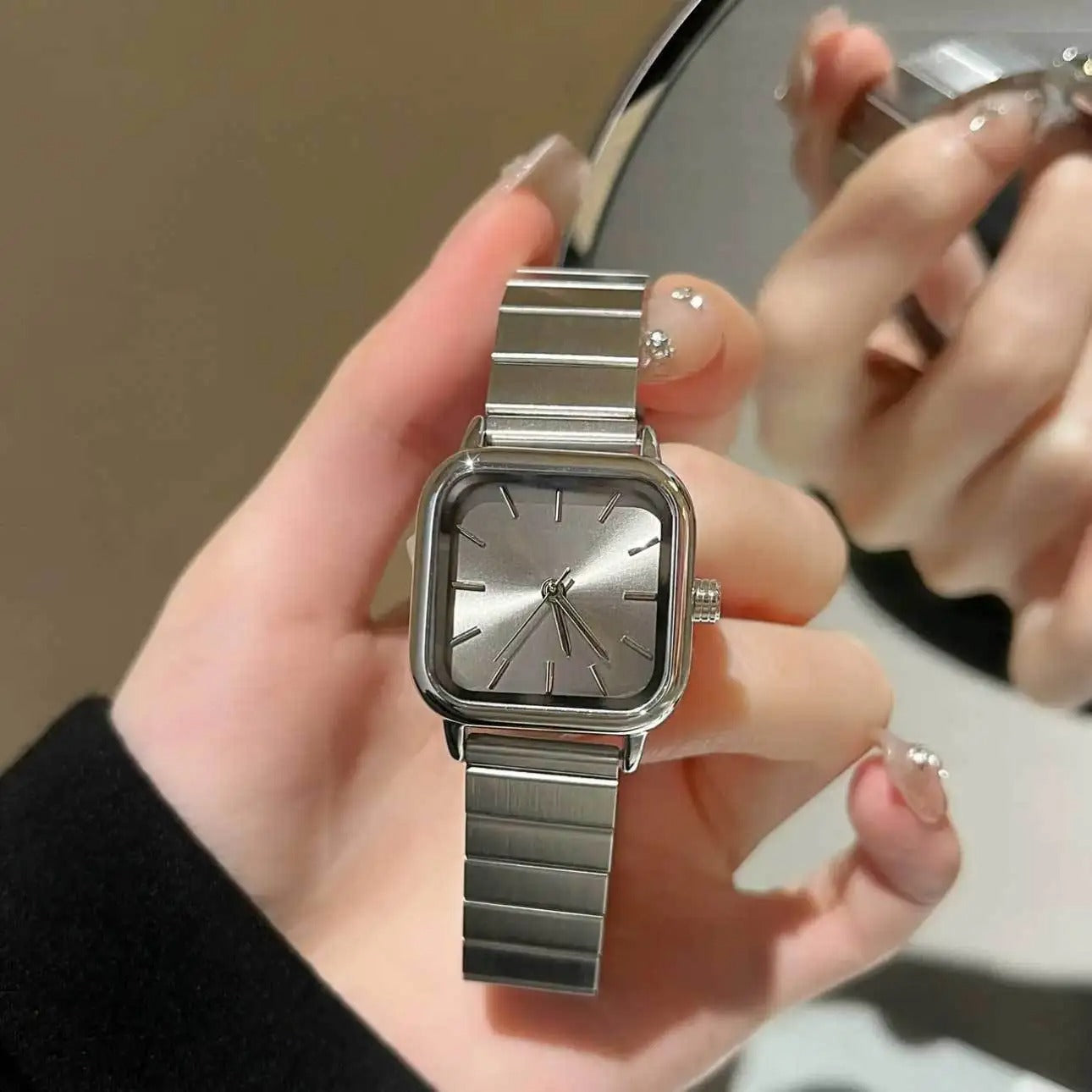 Luxury ladies' watch with steel strap