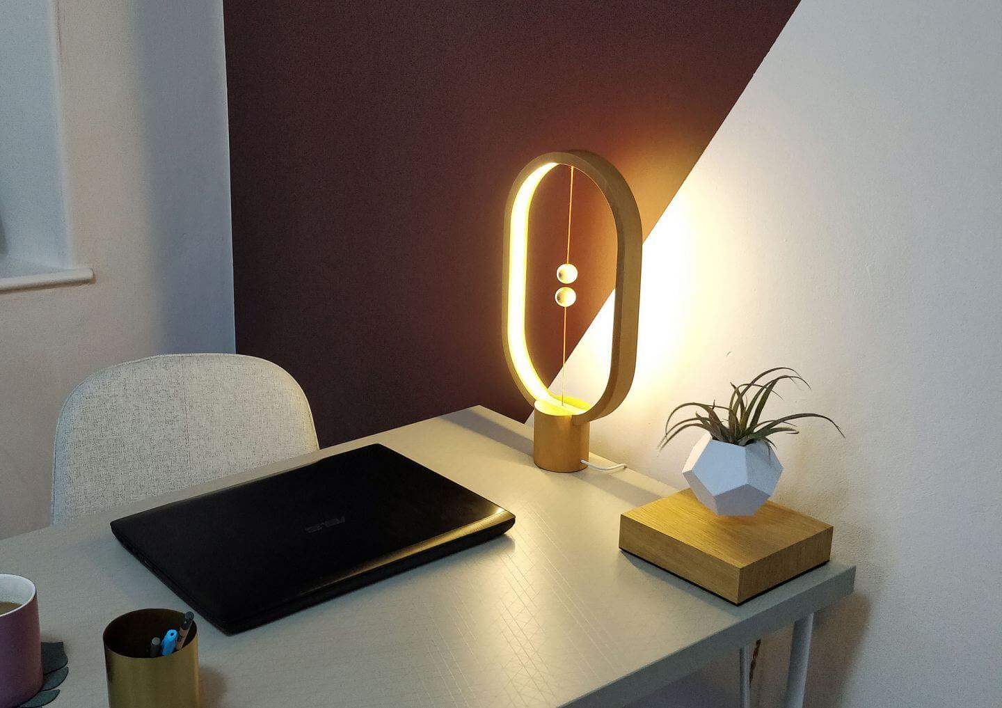 Magnetic LED balance lamp