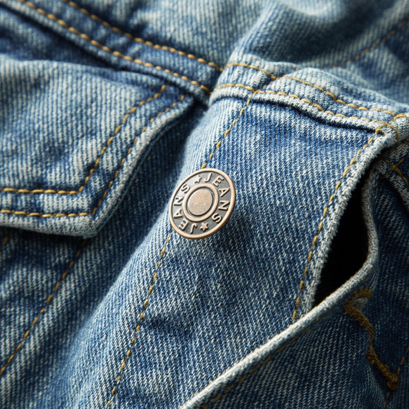 Men's Denim Jacket With Timeless Design