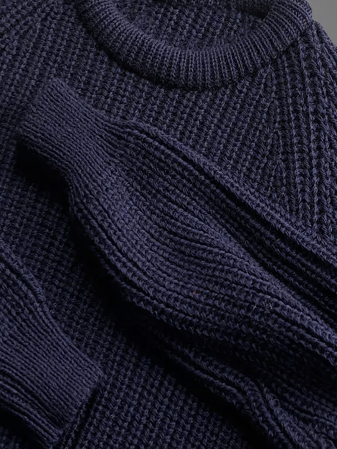 Men's Round Neck Knitted Sweater with Timeless Design