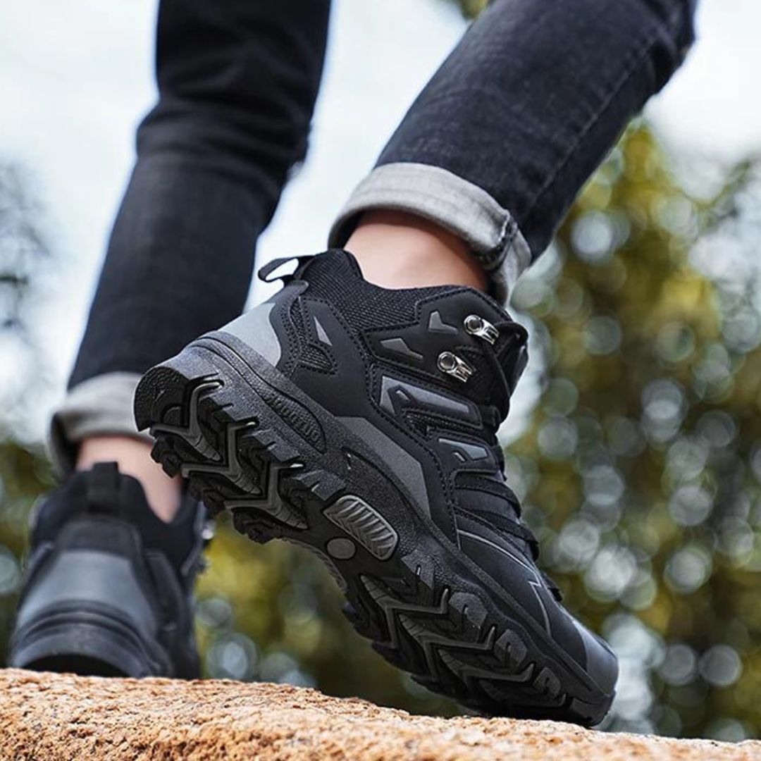Men's Trekking Boots Waterproof With Enhanced Grip