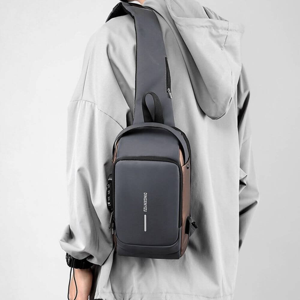 Men's bag with anti-theft protection